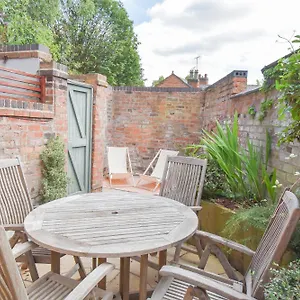 - Luxury Townhouse - With Free Parking Chester